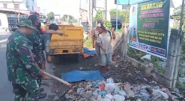 Formapel Sinergi Pemcam Percut Sei Tuan  Bersihkan Sampah Liar Medan Estate