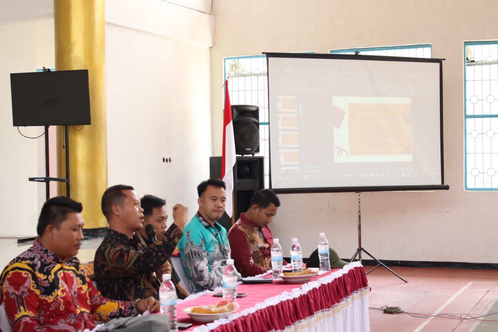 Wujudkan Pelaksanaan Pemilu 2024 Lancar dan Tertib, KPPS Lokasi Khusus Lapas Kotaagung Ikuti Bimtek dan Simulasi Pemungutan Suara Bersama PPK Kotaagung Barat