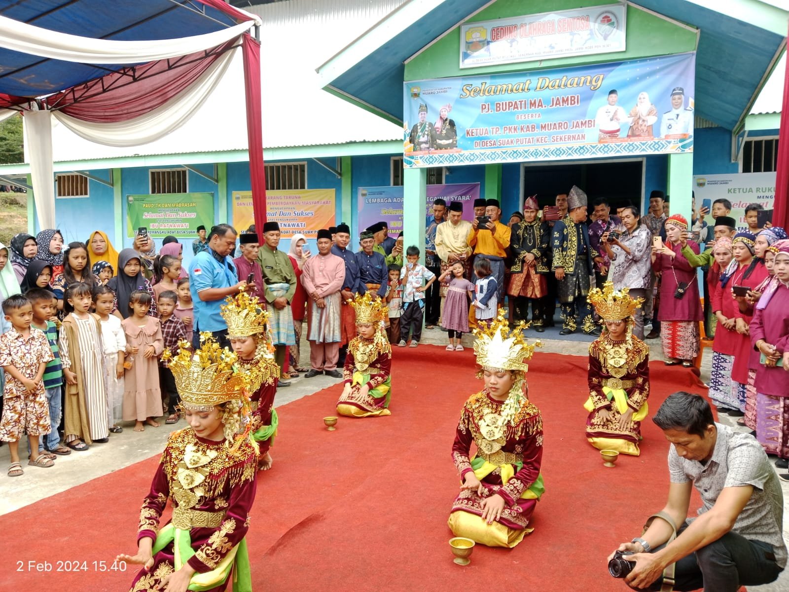 Kades Suak Putat nyai Ratnawati Resmi Dikukuhkan Pj Bupati Bachyuni Deliansyah sebagai pemangku Adat