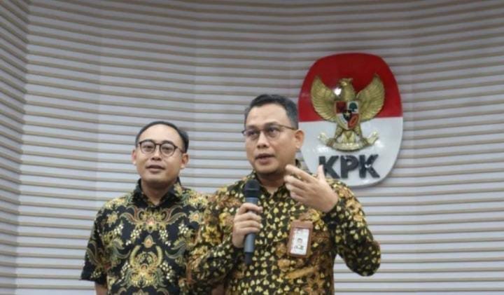 KPK Geledah Rumah Dinas Bupati Sidoarjo, Temukan Dokumen Pemotongan Dana Insentif Pegawai Pajak