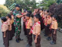 Babinsa Koramil 0815/15 Jatirejo Latih PBB Siswa SDN Jembul