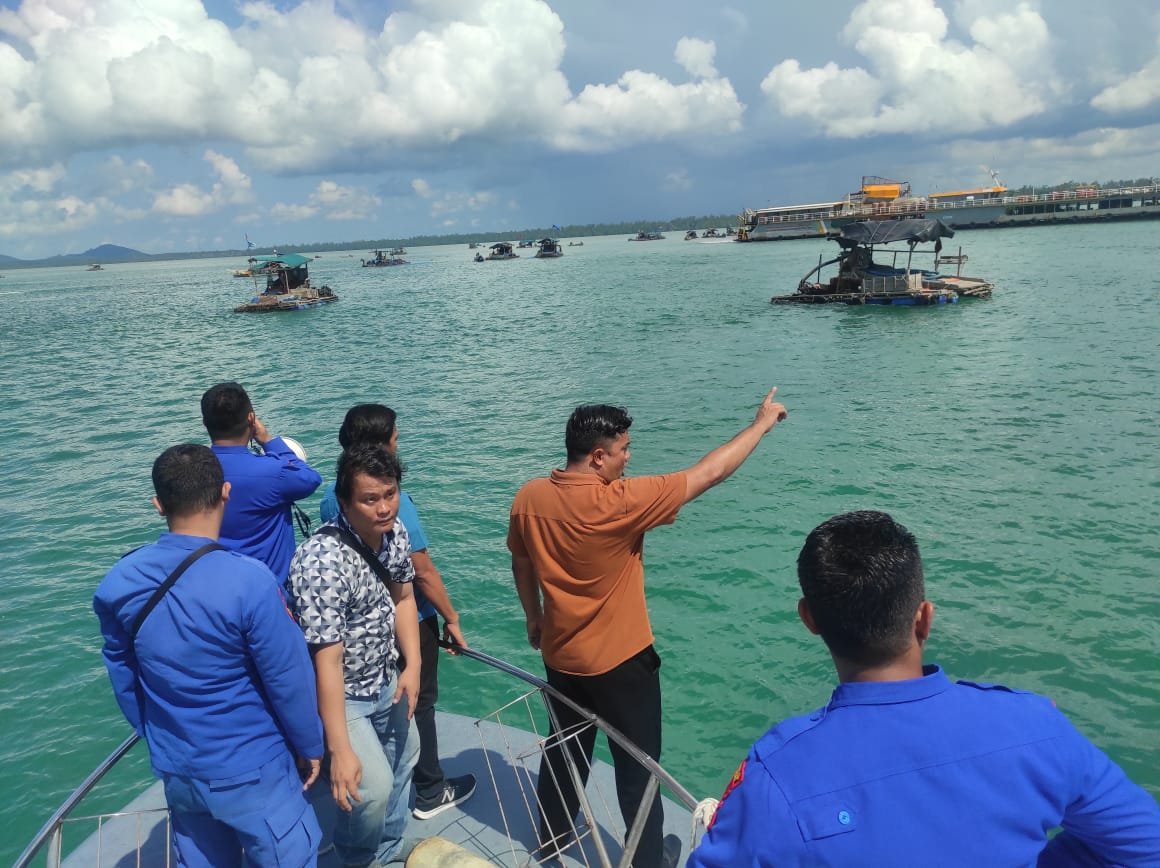 Sat Polairud Polres Bangka Barat Lakukan Himbauan Terhadap Aktivitas Penambangan Ilegal Di Belo Laut