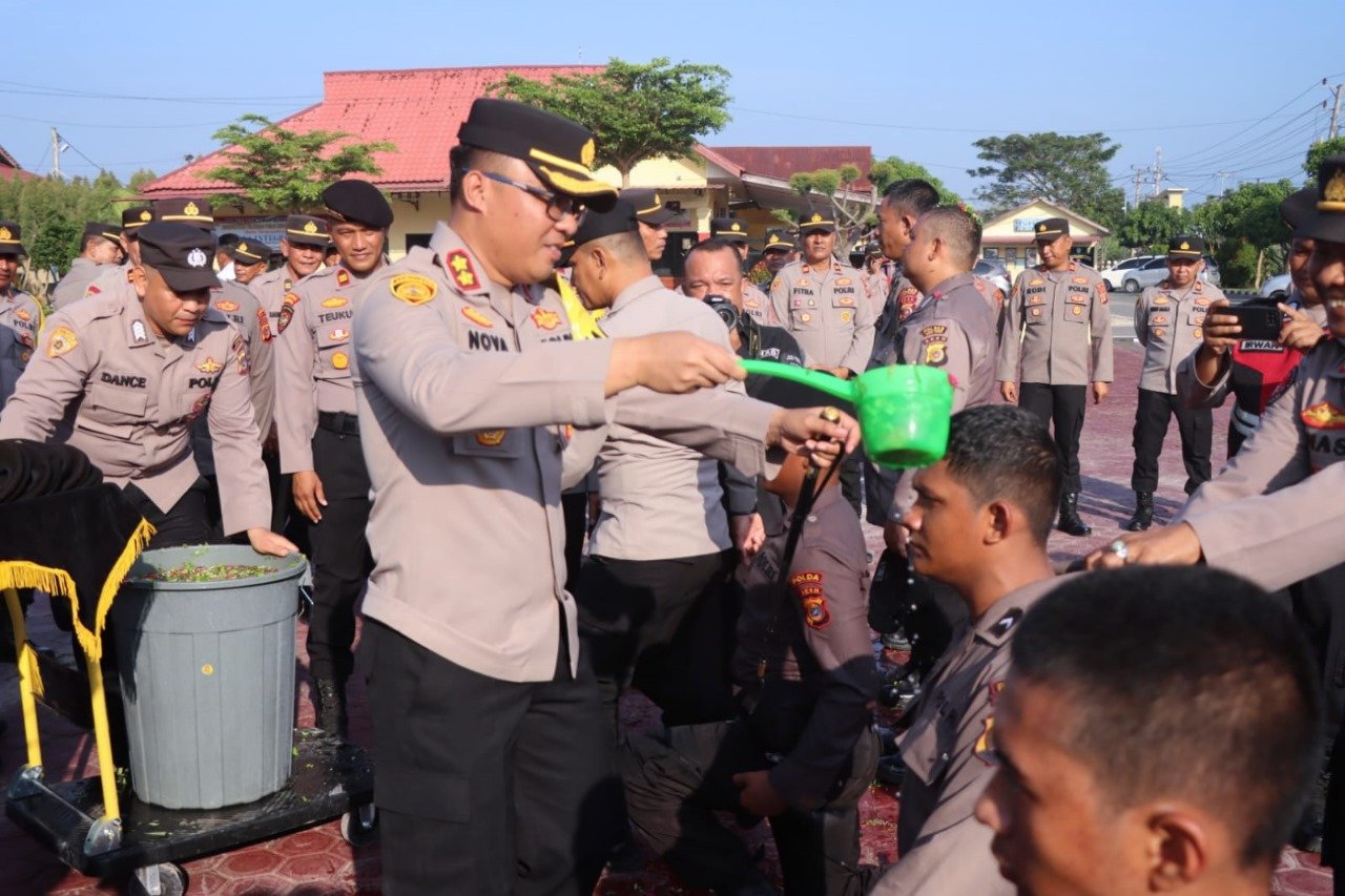 Tradisi Pembaretan, Ini Pesan Kapolres Aceh Timur Kepada Bintara Remaja Polri