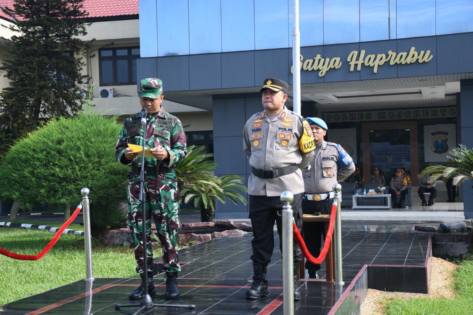 Apel Gelar Pasukan, Patroli Skala Besar & Bulan Bakti TNI-Polri Kodim Mojokerto Bersama Polres Siap Amankan Pemilu 2024