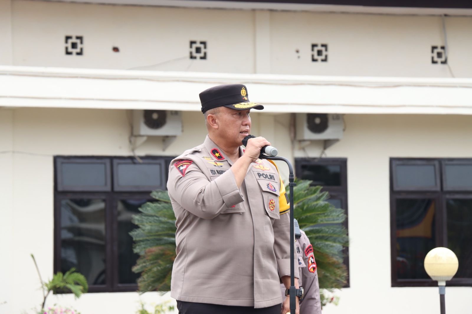 Wakapolda Jambi Pimpin Apel Pengecekan Kesiapan Polres Tebo Dalam Rangka Pengamanan Pemilu 2024