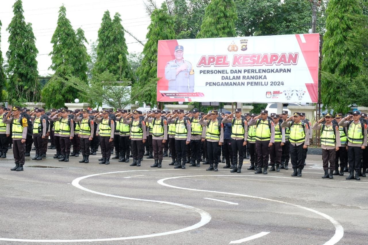 Wakapolda Jambi Pimpin Apel Pengecekan Kesiapan Polres Tebo Dalam Rangka Pengamanan Pemilu 2024