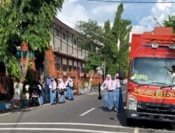 Tingkatkan Partisipasi Pemilih, Mobil Videotron Pemkot Mojokerto Siaran Keliling Sekolah