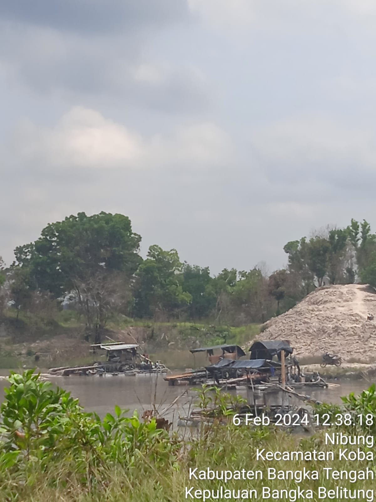 Kolong Kawasan Kobatin Desa Nibung Dihajar Puluhan Ponton Tambang Timah Iilegal