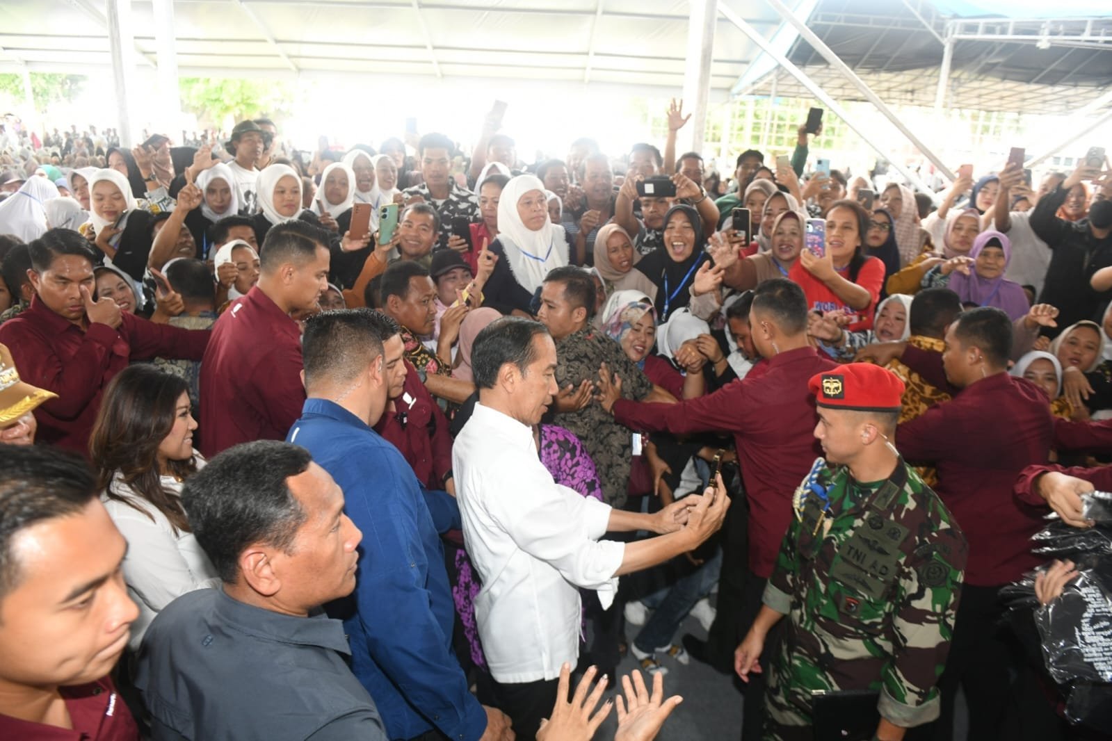 Presiden RI Joko Widodo Puji Produk UKM Sumut Punya Kemasan Bagus Pj Gubernur Sumut Terus Berupaya Tingkatkan Kualitas UMKM