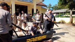 Unik, Polisi di Bondowoso Himbau Masyarakat Untuk Tidak Golput dengan Tradisi Ronjengan