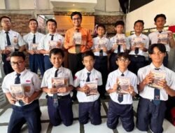 Luncurkan Buku Karya Siswa ‘Antologi Cerpen Inspiratif Untuk Gen-Z’