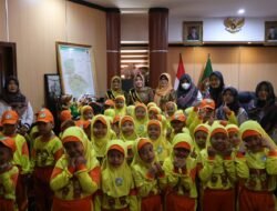 Kenalkan Profesi Kepala Daerah, Bupati Ikfina Terima Kunjungan RA Perwanida Ngoro