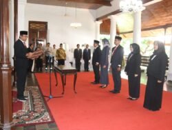 Bupati Sidoarjo Lantik 5 Pejabat Baru, Salah Satunya Kadisporapar