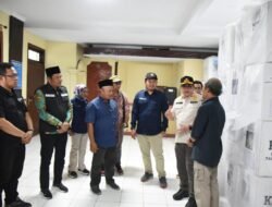 Wabup Sidoarjo Dampingi Plh. Gubernur Jatim Tinjau Logistik Pemilu