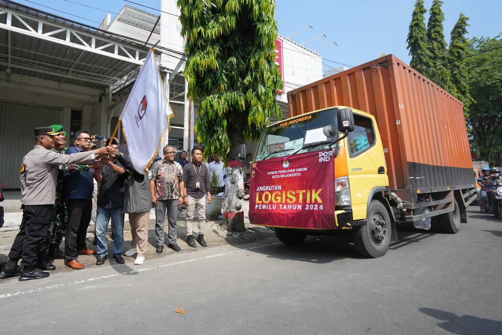 Logistik Pemilu Didistribusikan, Pj Wali Kota Mojokerto: Jangan Memperbesar Hal Sepele, Lakukan Sesuai SOP