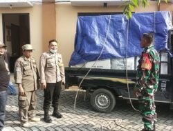 Babinsa Pos Ramil Mojonyar Bareng Bhabinkamtibmas Kawal Pergeseran Kotak Suara Ke PPK