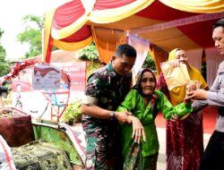 Bupati Apresiasi Kolaborasi TNI – Polri di Situbondo Antar Jemput Lansia Datang ke TPS Demi Gunakan Hak Pilih