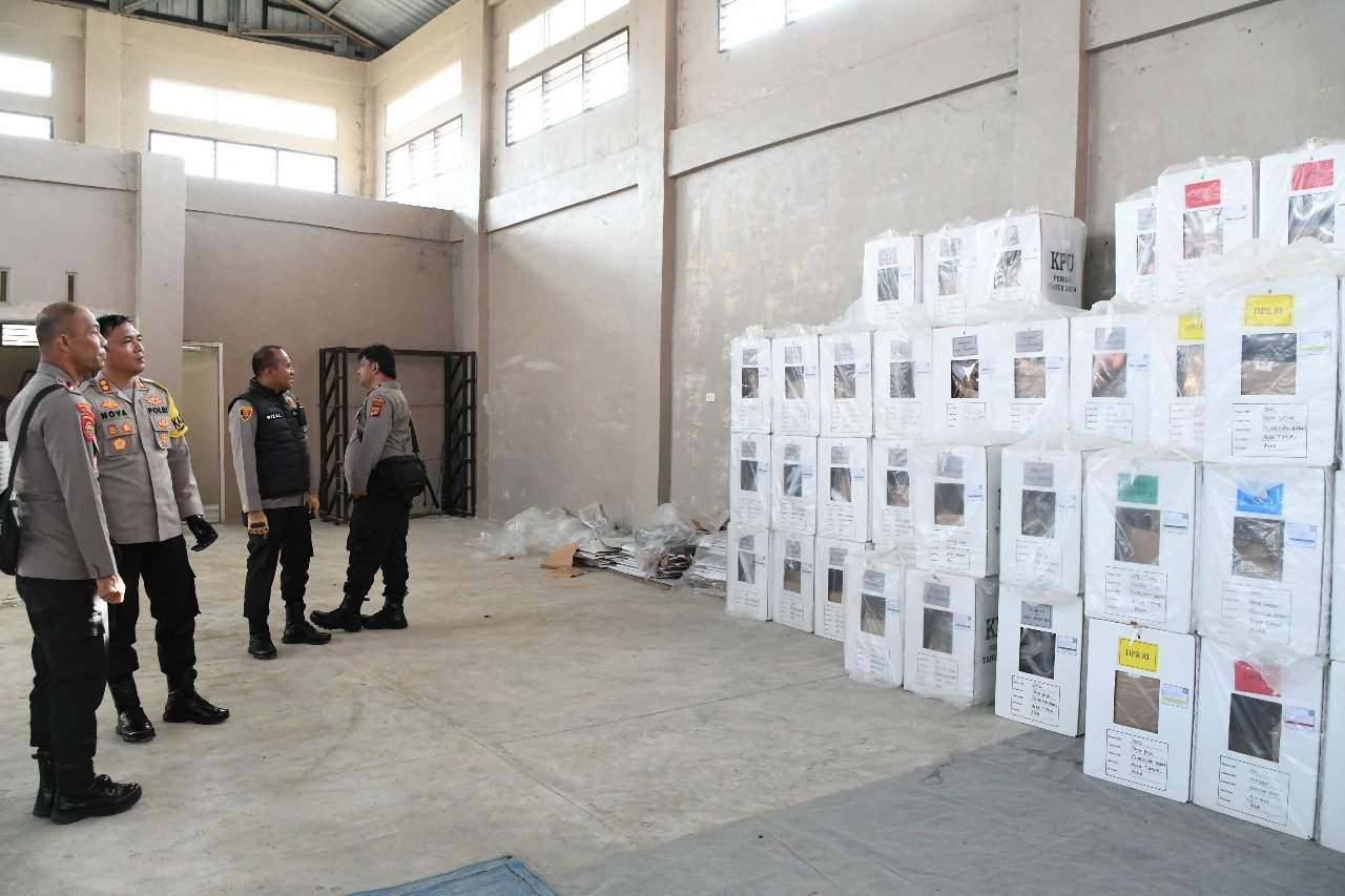 Pasca Pencoblosan dan Penghitungan Suara, Kapolres Aceh Timur Cek Gudang Logistik PPK dan Personil Pengamanan