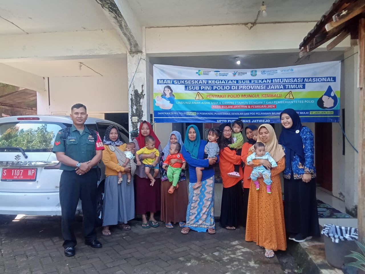 Babinsa Koramil 0815/15 Jatirejo Dampingi Pelaksanaan Sub Pekan Imunisasi Polio Nasional Putaran 2