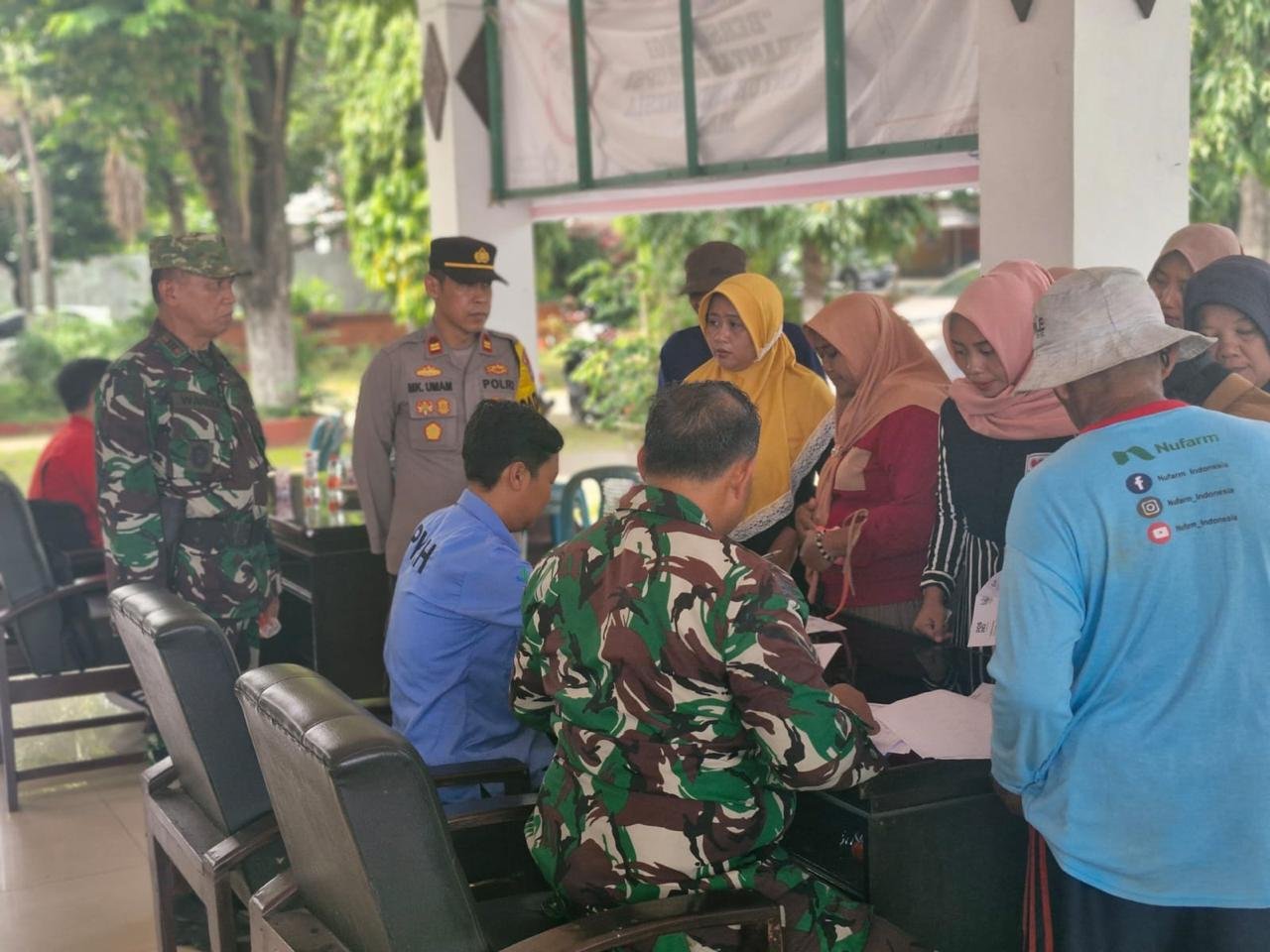 Terjun langsung Pimpin Pengamanan Penyaluran Bansos, Kapolsek Dlanggu Terima Penghargaan