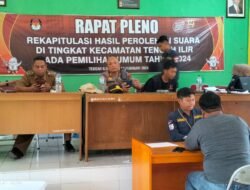 Panitia Pemungutan Suara ( PPS ) di Nilai Tidak Bisa Bekerja,Rekapitulasi Suara di Kecamatan Tengah ilir, Banyak Coret Coret