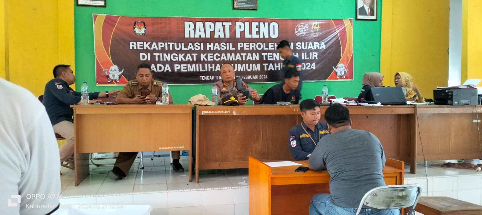 Panitia Pemungutan Suara ( PPS ) di Nilai Tidak Bisa Bekerja,Rekapitulasi Suara di Kecamatan Tengah ilir, Banyak Coret Coret