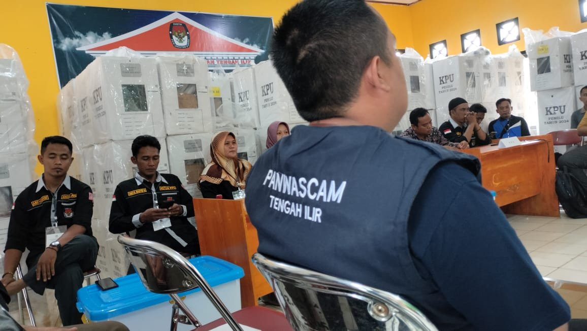 Panitia Pemungutan Suara ( PPS )di Nilai Tidak Bisa Bekerja,Rekapitulasi Suara di Kecamatan Tengah ilir, Banyak Coret Coret