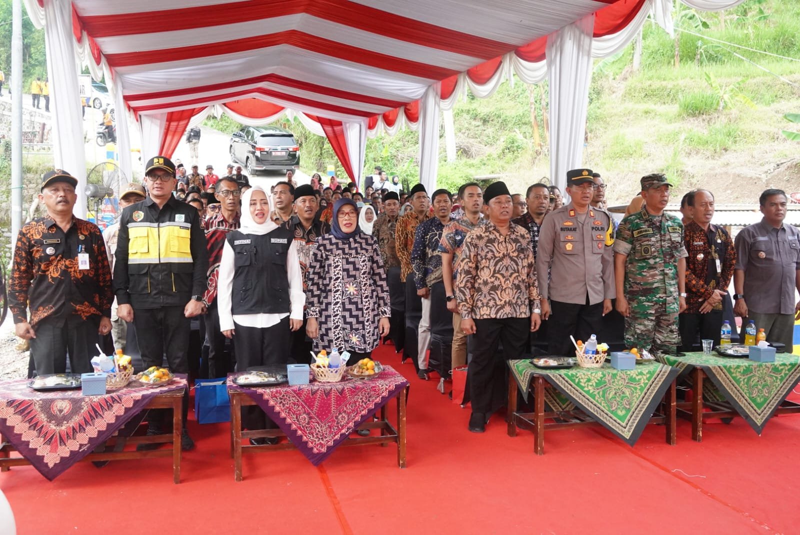 Resmikan Jembatan Penghubung Antar Desa Dari Hasil PBB P2, Bupati Ikfina Ajak Masyarakat Tertib Bayar Pajak