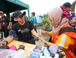 Cegah Banjir di Musim Penghujan, Mas Pj. Bersama ASN dan TP. PKK Gotong Royong Bersihkan Lingkungan