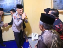 Kapolda Jatim Takziah ke Rumah Duka Anggota PPS, Turut Belasungkawa dan Beri Santunan