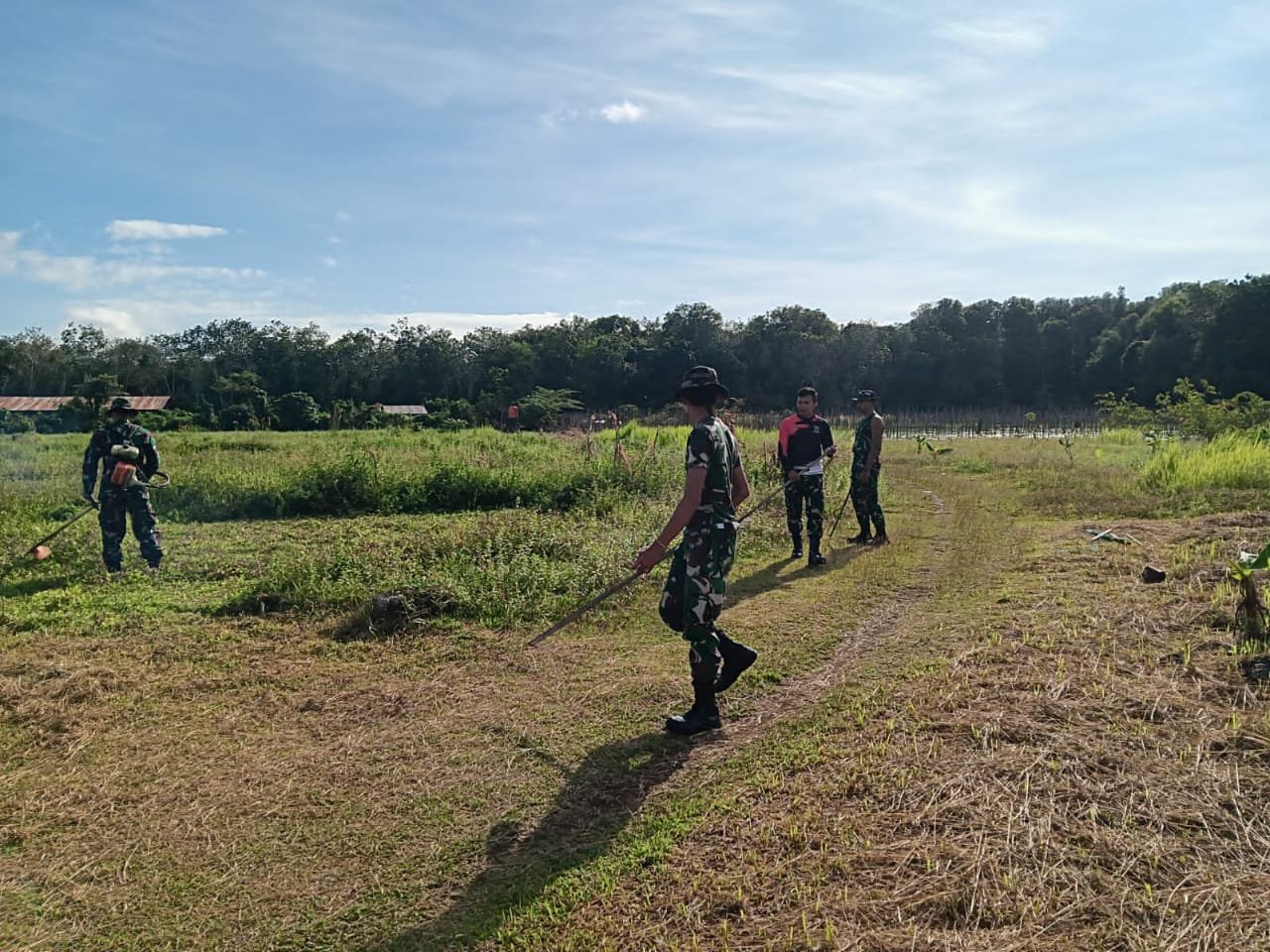 Satgas TMMD Manfaatkan Lahan Kosong Jadi kebun Sayur