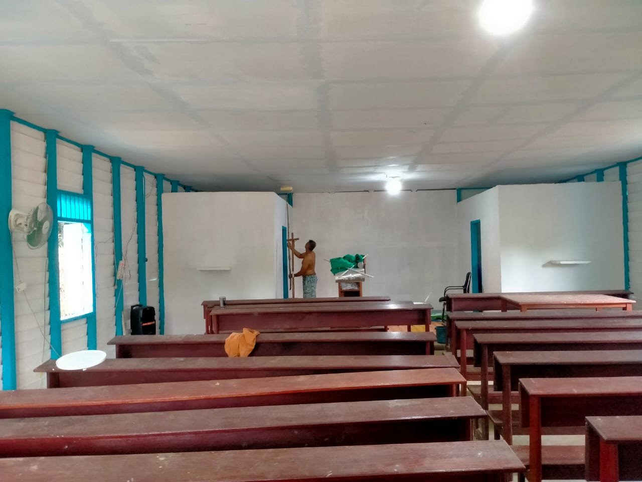 Rehab Gedung Gereja Khatolik Santa Theresia Kampung Tepulang Kecamatan Damai.( Dok TMMD)