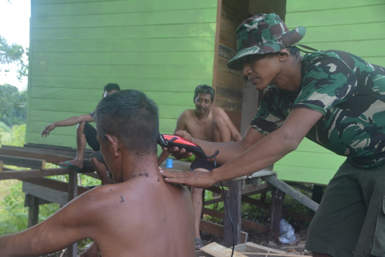 Sibuk Kegiatan Fisik Satgas TMMD Tetap Jaga Kerapian