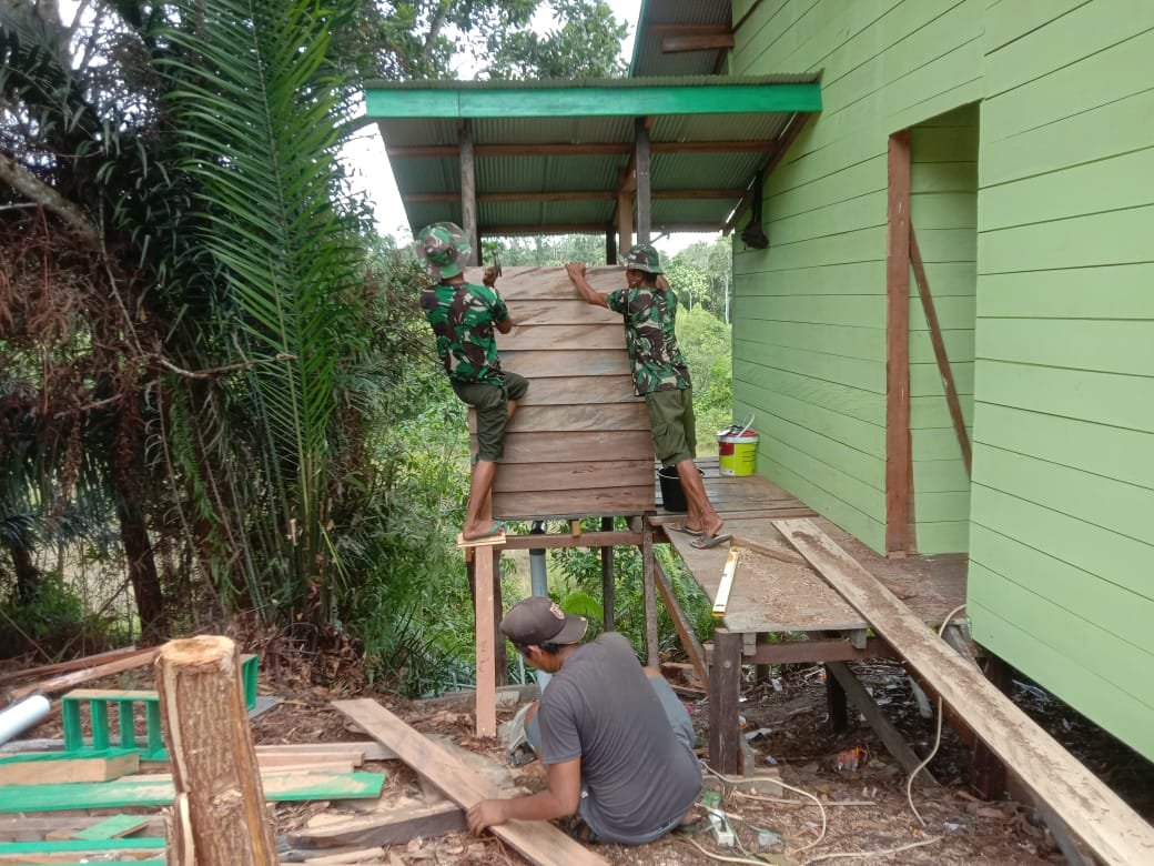 Bangun fasiltas MCK di RTLH ( Dok TMMD)
