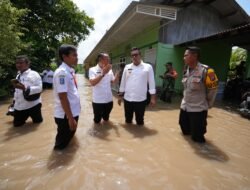 Banjir di Kota Mojokerto, Mas Pj Dirikan Dapur Umum, Maksimalkan Rumah Pompa Hingga Benahi Tanggul Rusak