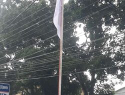 Bendera Yang Kusam Dan  Robek di Kampus Atma Luhur(AMIK) kini Sudah di Ganti Karena Kelalaian