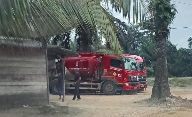 Gudang Minyak Ilegal Di Marosebo Ulu Bebas Beroperasi,Seakan Kebal Hukum, SI : Laporkan! Aku Dak Takut