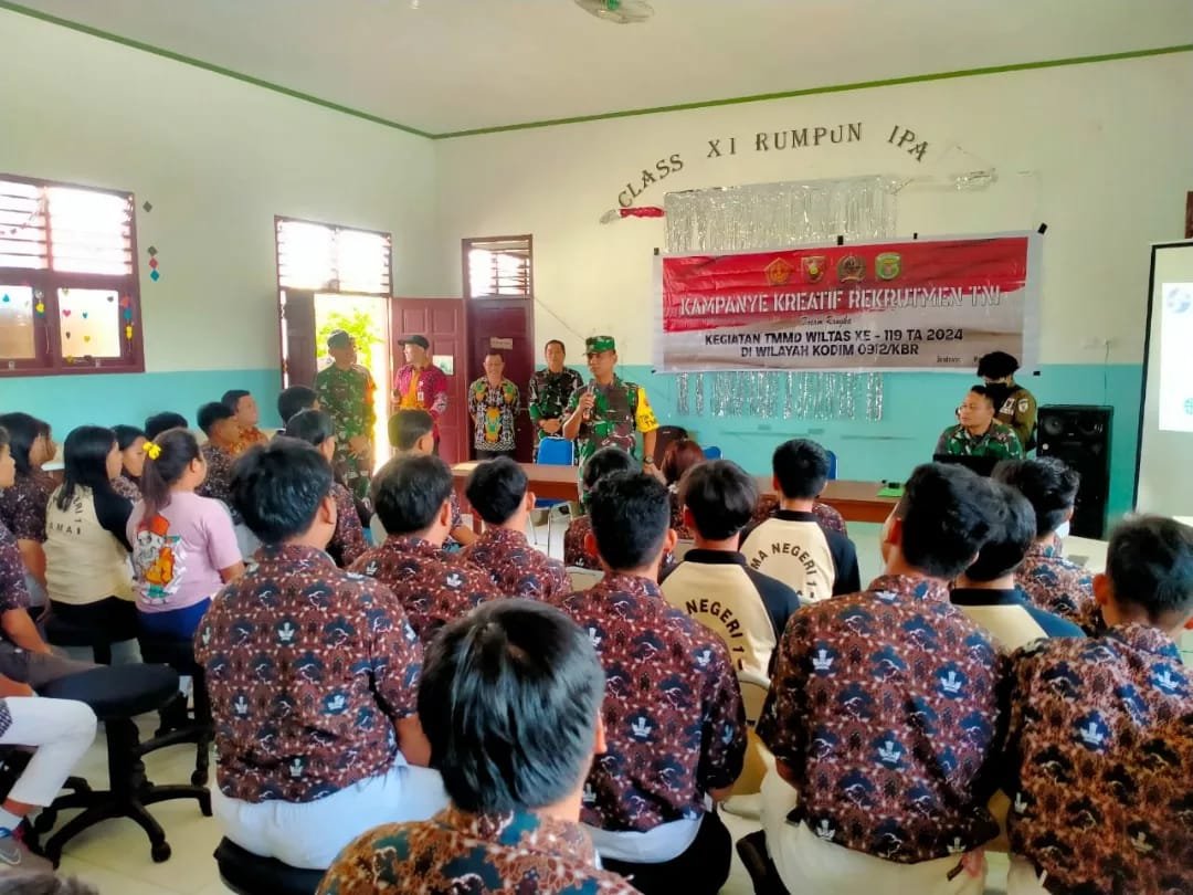 Sosialisasi Kampanye Rekrutmen TNI AD Di SMAN 1 DAMAI