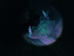 Longsor Tutup Akses Jalan, Babinsa Koramil 0815/16 Pacet Terjun Ke Lokasi