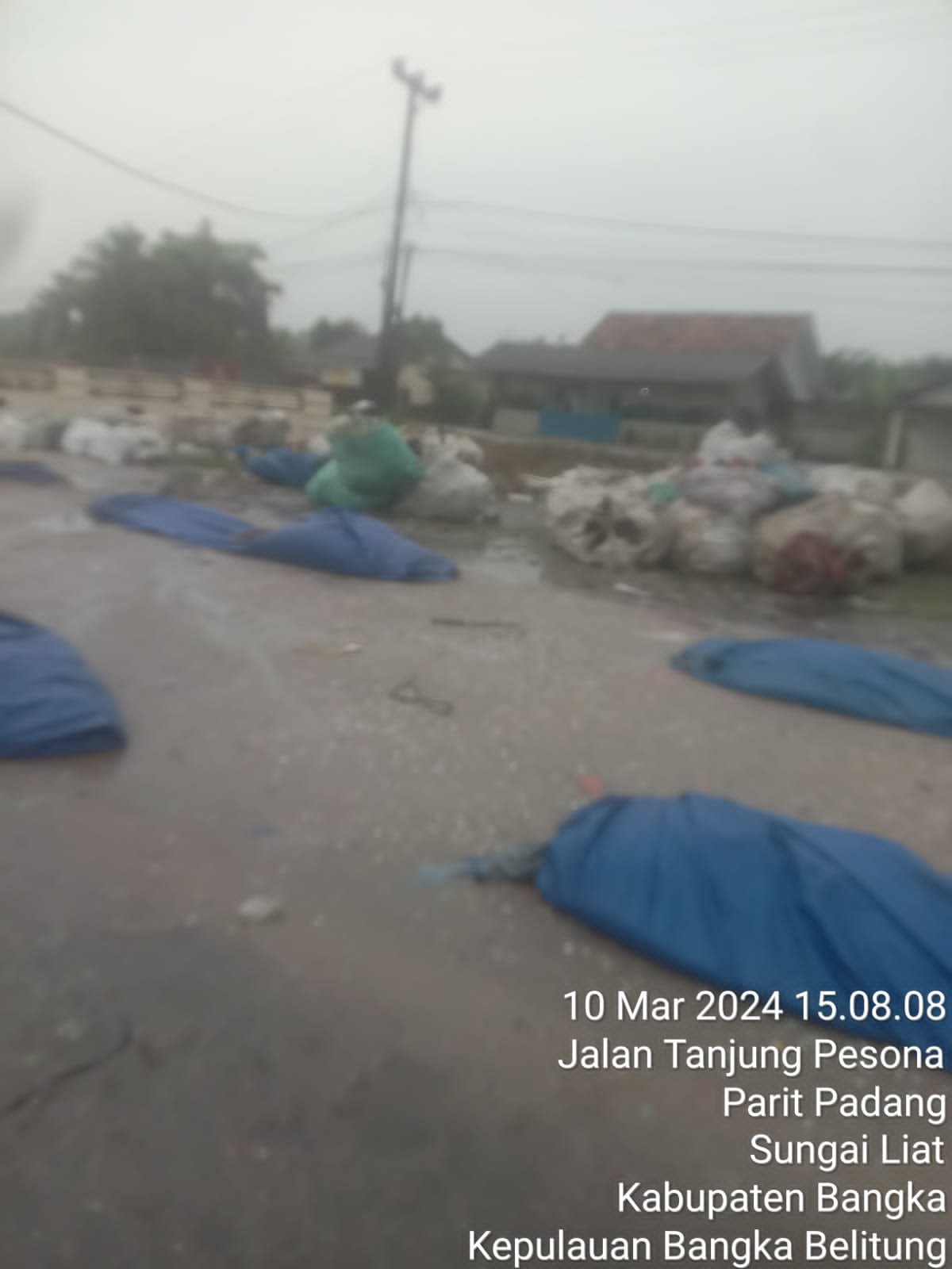 Usaha Pengumpulan Barang Bekas Yang Diduga Limbah Tersebut Dibuang Aliran Bandar Pemilik Bernama Thomas