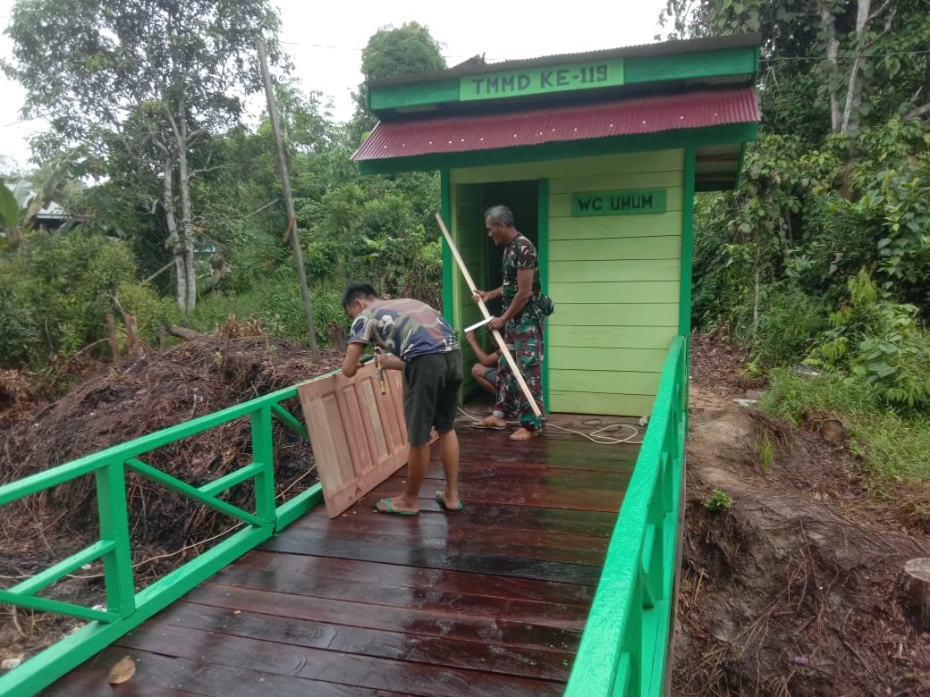 Program MCK selseai 100 persen anggota satgas bersihkan MCK agar bisa di gunakan masyarakat kp kelian