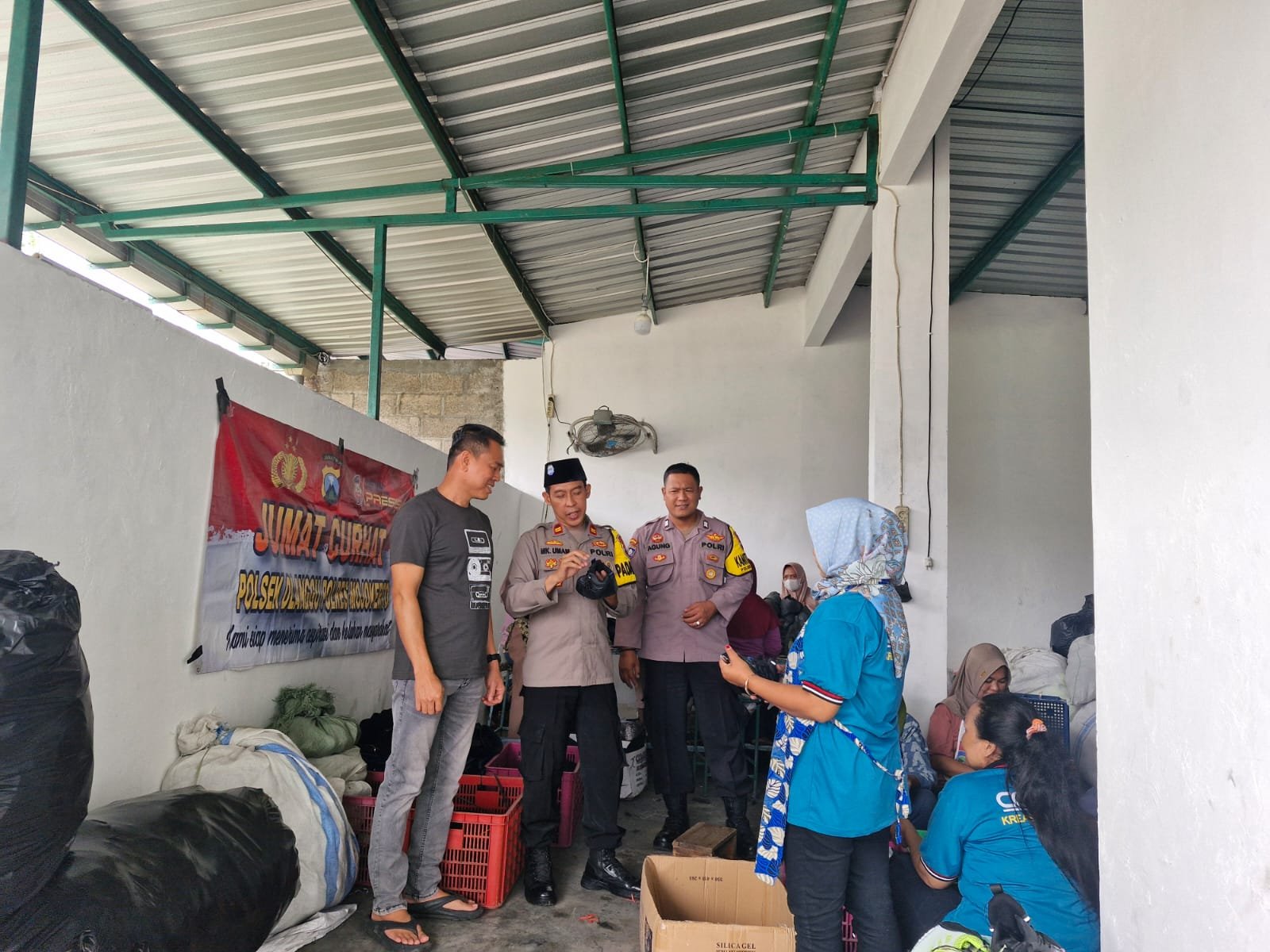 Jalin Silaturahmi, Polsek Dlanggu Gelar Jumat Curhat Bersama Penggiat UMKM Desa Kalen