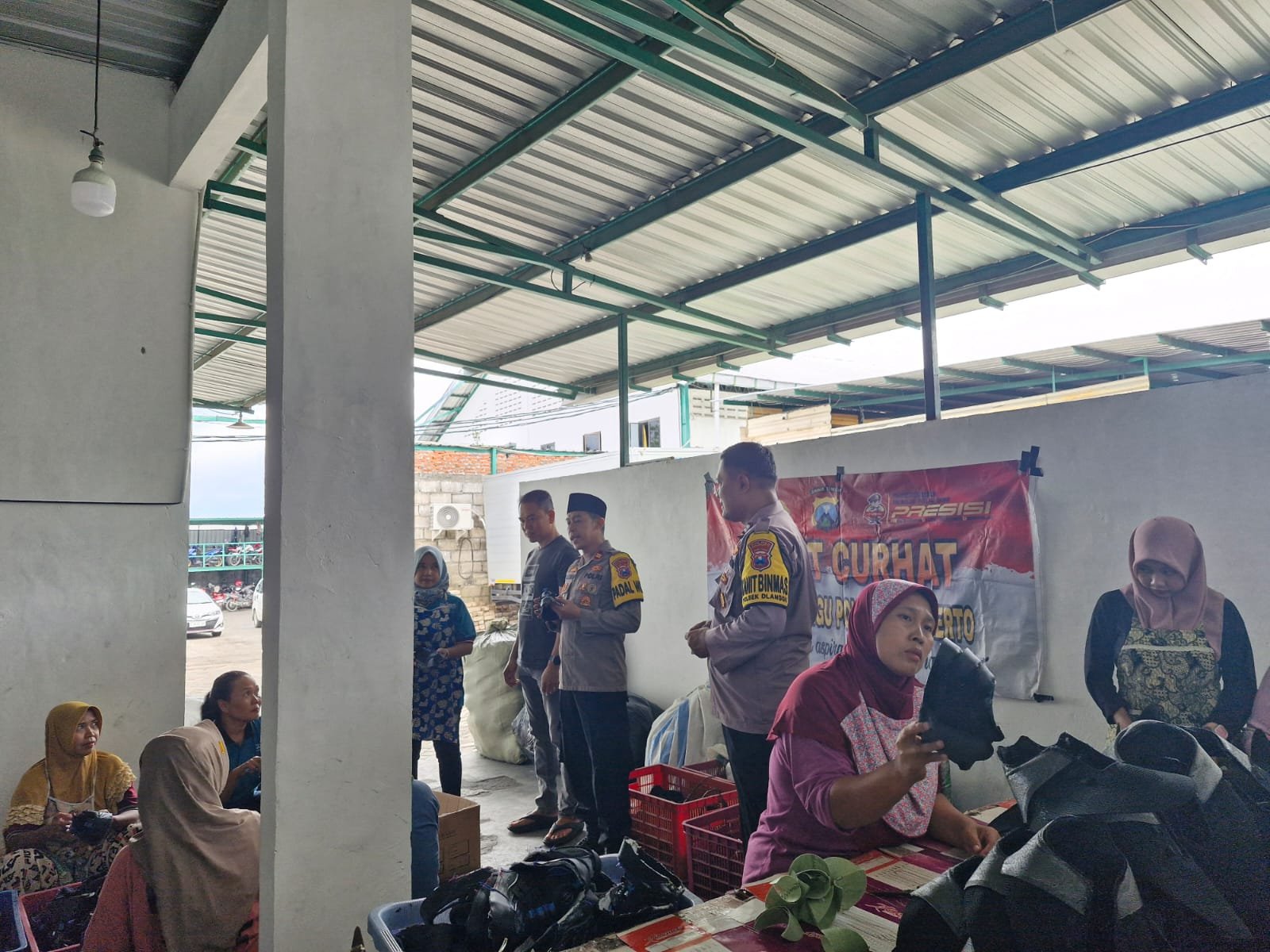 Jalin Silaturahmi, Polsek Dlanggu Gelar Jumat Curhat Bersama Penggiat UMKM Desa Kalen