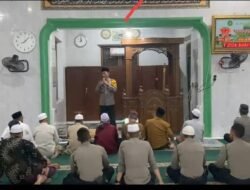 Pererat Silaturahmi Dengan Masyarakat Personil Polres Tebo Lakukan Kegiatan Shalat Tarawih Keliling