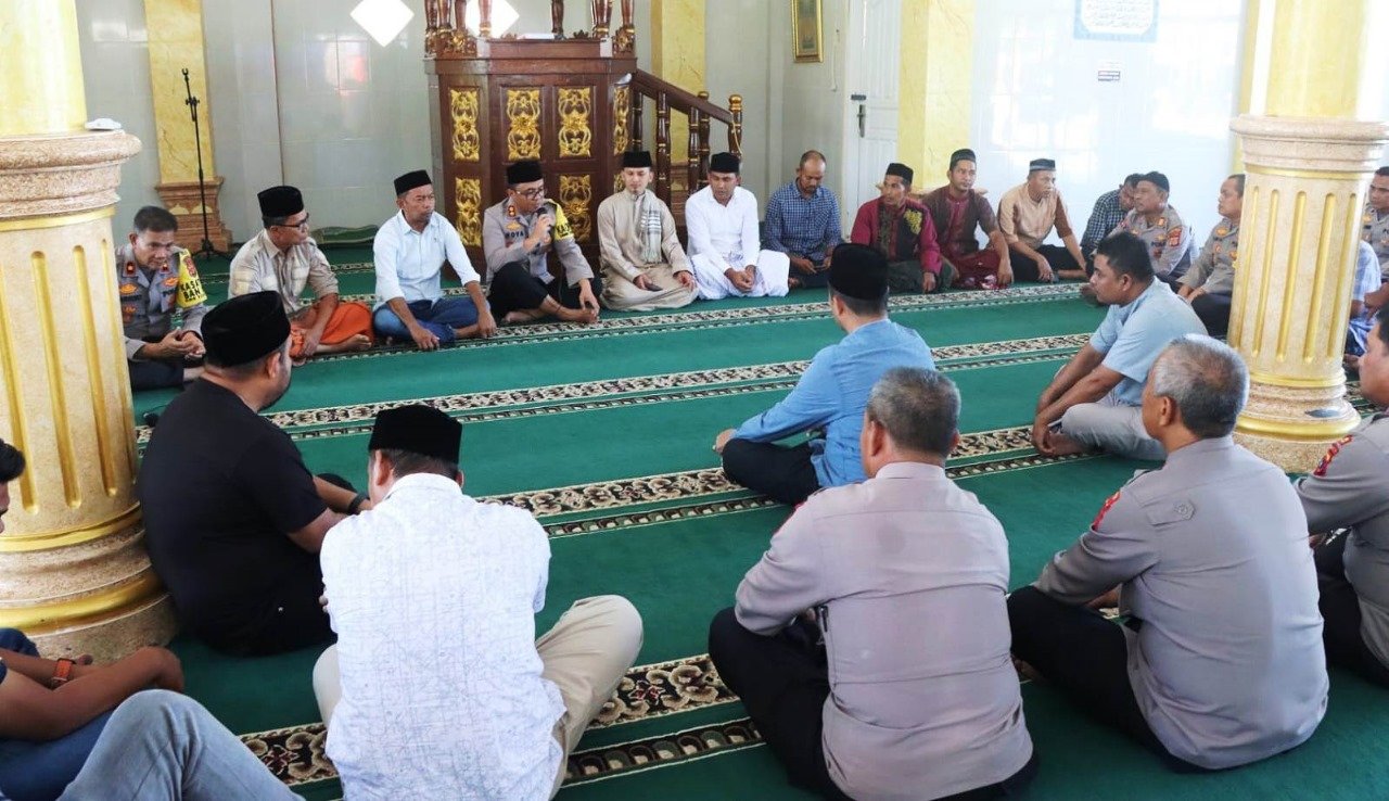 Jumat Curhat, Kapolres Aceh Timur Ajak Seluruh Elemen Bersama Menjaga Situasi Tetap Kondusif
