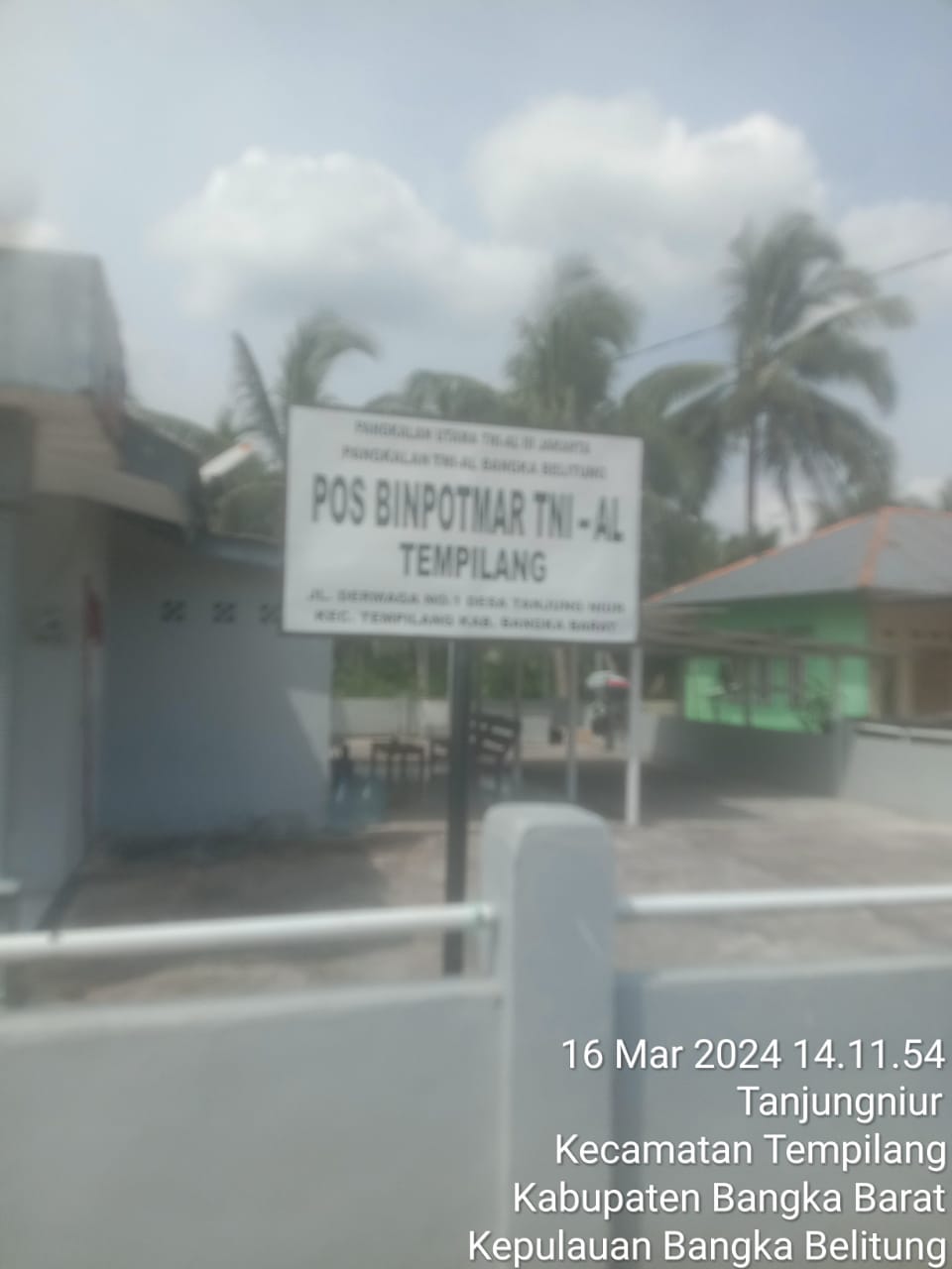 Kantor Penjagaan Pos TNI AL Terlihat Kosong Tanpa Ada Orang Yang Menjaga
