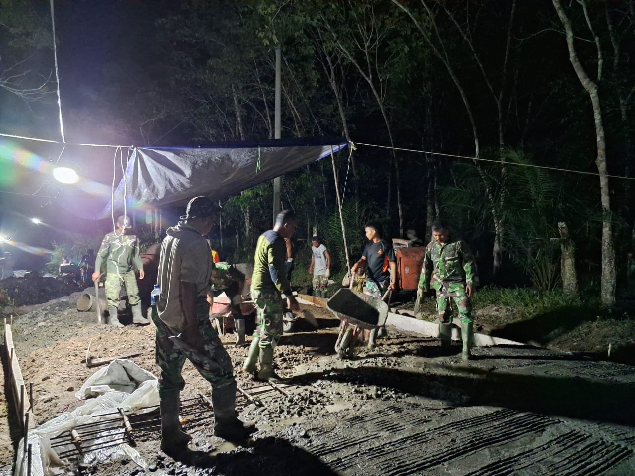 Hampir Rampung, Anggota Satgas TMMD Harus Lembur Kejar Target