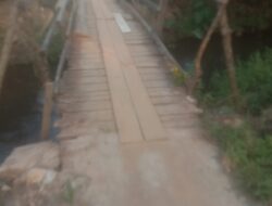 Jembatan penghubung jalan sinar Surya ke perumahan syriah kace barat sampai saat ini belum ada upaya perbaikan