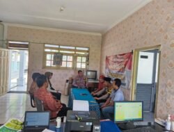 Gelar Jumat Curhat ditengah Bulan Ramadhan, Kapolsek Dlanggu Diskusi Tatap Muka Bersama Perangkat Desa