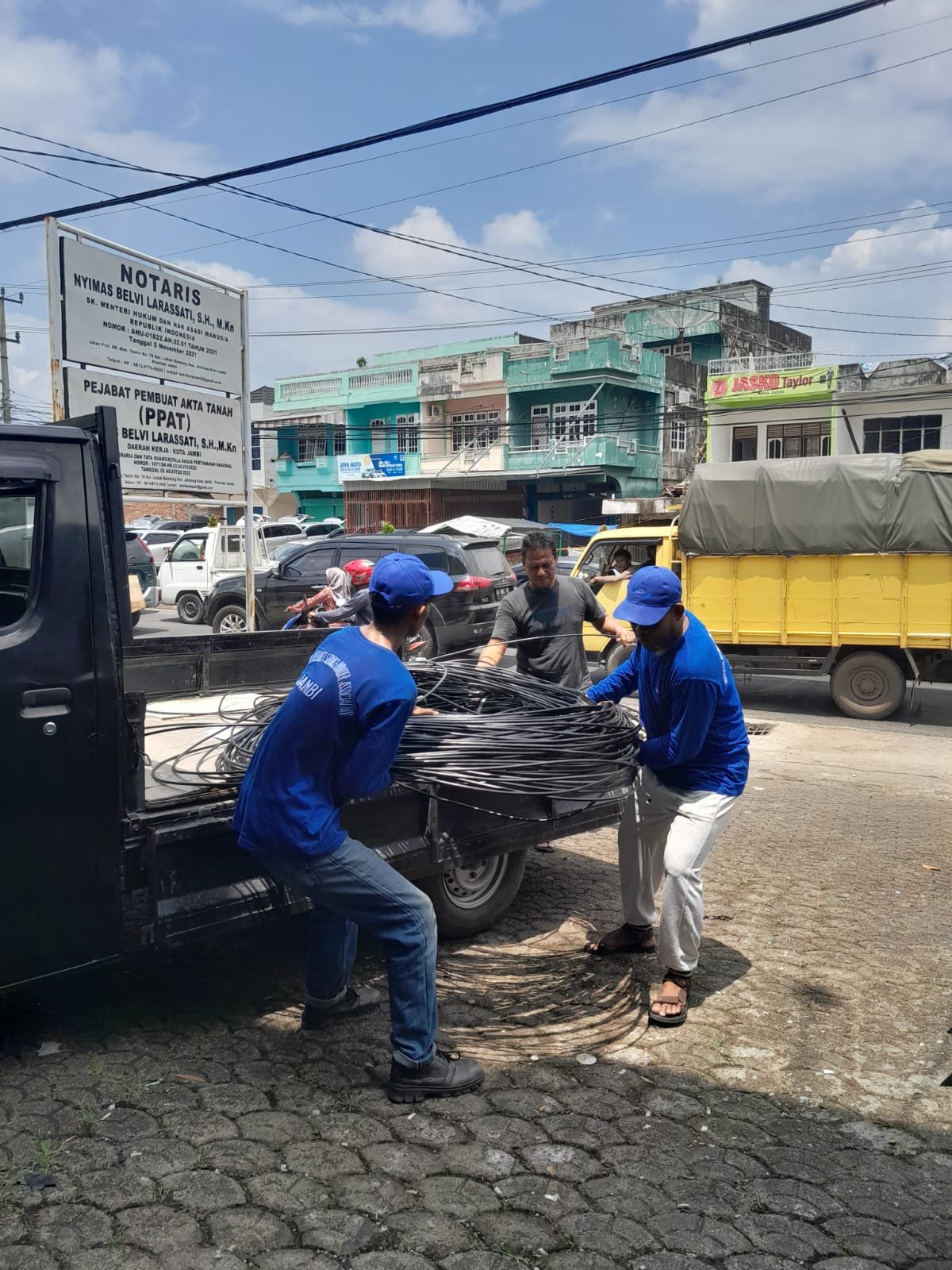 DidugaTidak Melapor ke APJII Jambi,Dan Tidak Memiliki Izin Kabel Internet Sembrawut Dilepas